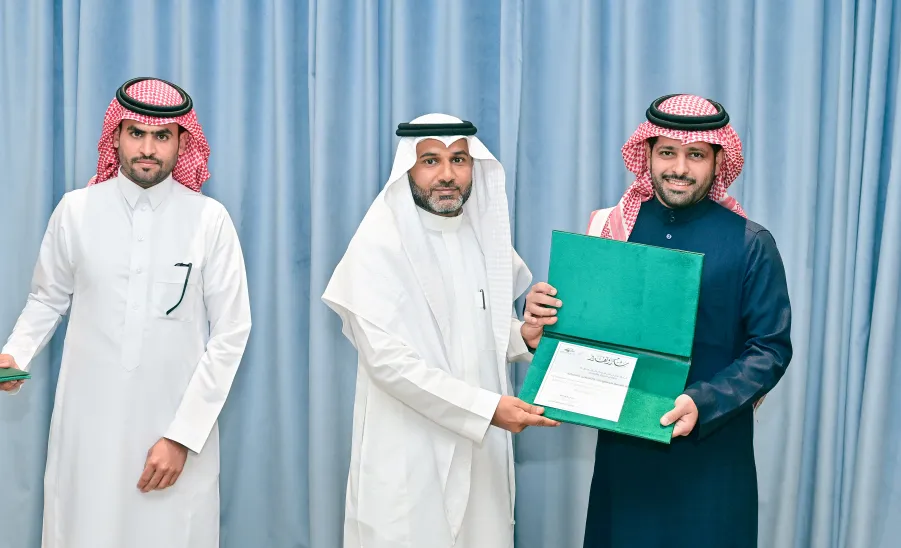 وكيل الجامعة للدراسات العليا والبحث العلمي يكرم المشاركين والمنظمين في مؤتمر السكتة الدماغية - #