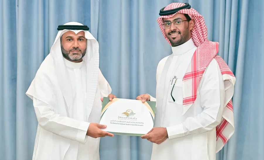 وكيل الجامعة للدراسات العليا والبحث العلمي يكرم المشاركين والمنظمين في مؤتمر السكتة الدماغية - #