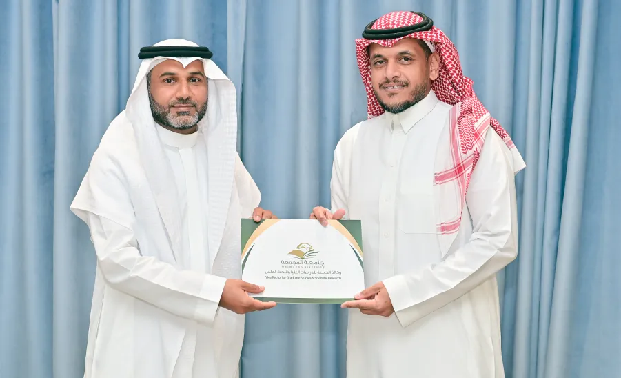 وكيل الجامعة للدراسات العليا والبحث العلمي يكرم المشاركين والمنظمين في مؤتمر السكتة الدماغية - #
