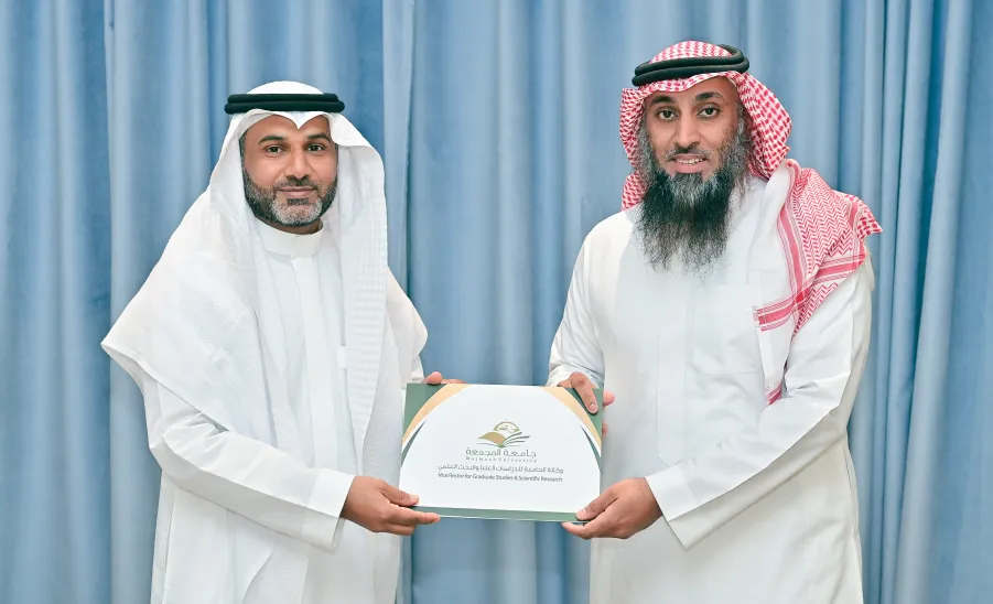 وكيل الجامعة للدراسات العليا والبحث العلمي يكرم المشاركين والمنظمين في مؤتمر السكتة الدماغية - #