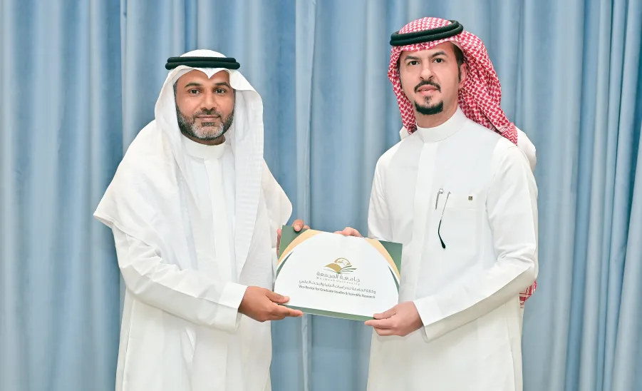 وكيل الجامعة للدراسات العليا والبحث العلمي يكرم المشاركين والمنظمين في مؤتمر السكتة الدماغية - #