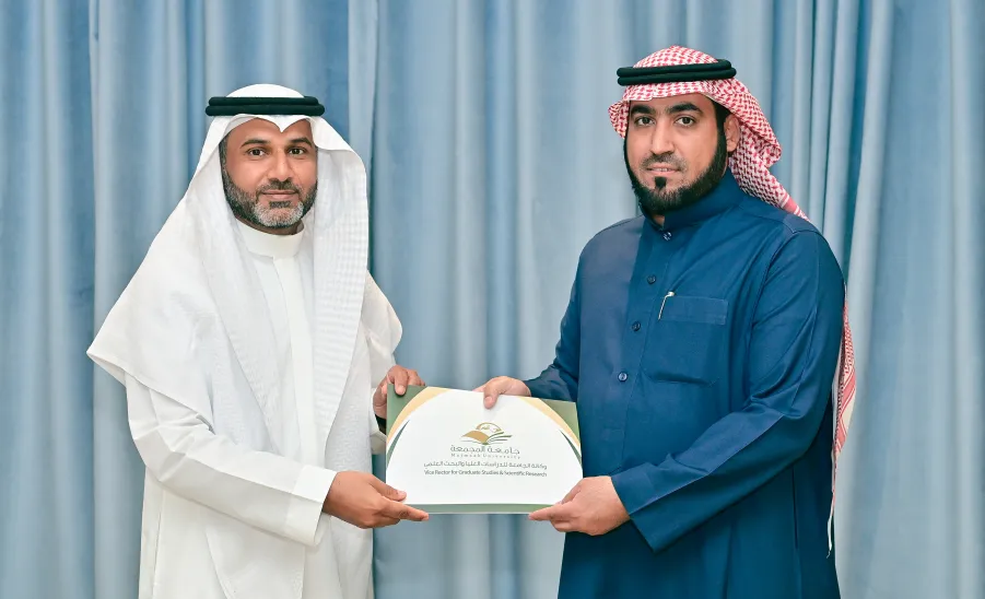وكيل الجامعة للدراسات العليا والبحث العلمي يكرم المشاركين والمنظمين في مؤتمر السكتة الدماغية - #