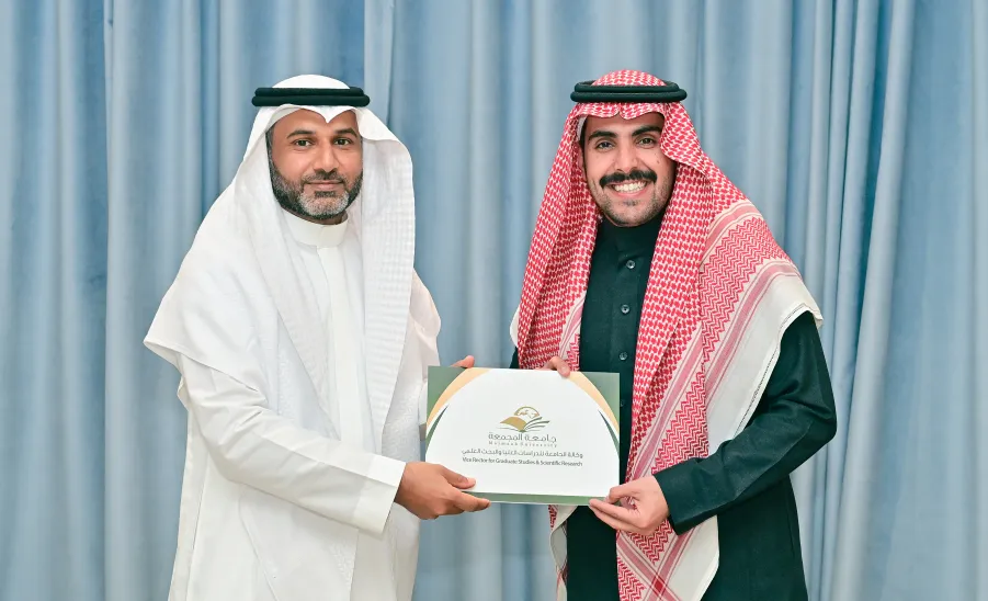وكيل الجامعة للدراسات العليا والبحث العلمي يكرم المشاركين والمنظمين في مؤتمر السكتة الدماغية - #