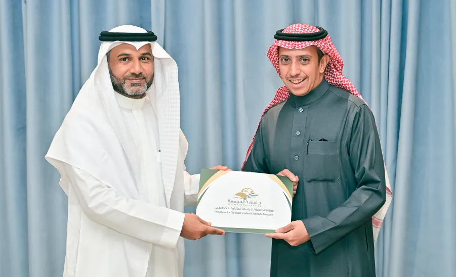 وكيل الجامعة للدراسات العليا والبحث العلمي يكرم المشاركين والمنظمين في مؤتمر السكتة الدماغية - #