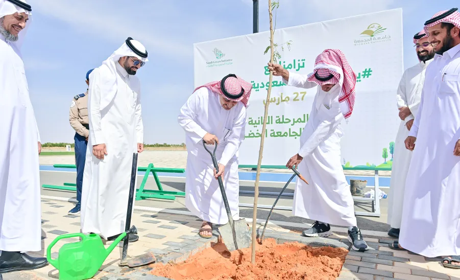 MU RECTOR LAUNCHES 2ND PHASE OF THE UNIVERSITY GREEN INITIATIVE -  جامعة المجمعة