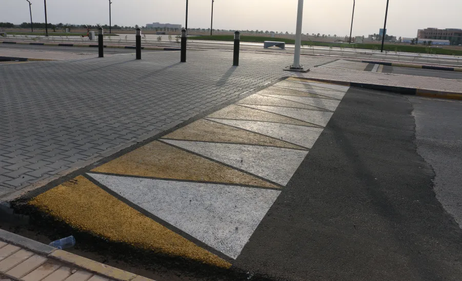 الإدارة تستكمل تطوير أعمال البنية التحتية في الطرق والمواقف  - تأهيل
