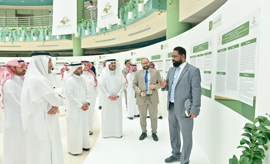 MU RECTOR SPONSORS THE ANNUAL RESEARCH FORUM -  جامعة المجمعة 