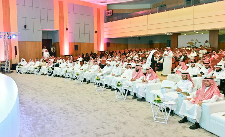 MU RECTOR SPONSORS THE ANNUAL RESEARCH FORUM -  جامعة المجمعة