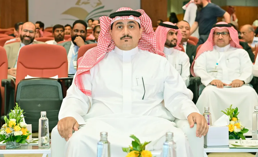 MU RECTOR SPONSORS THE ANNUAL RESEARCH FORUM -  جامعة المجمعة 