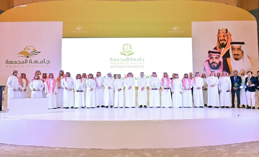 MU RECTOR SPONSORS THE ANNUAL RESEARCH FORUM -  جامعة المجمعة 