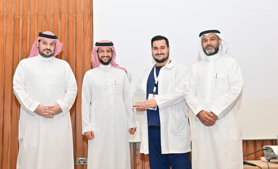 وكيل الجامعة للدراسات العليا والبحث العلمي يفتتح فعاليات يوم البحث العلمي والابتكار السنوي الثالث بكلية العلوم الطبية التطبيقية - جامعة المجمعة 