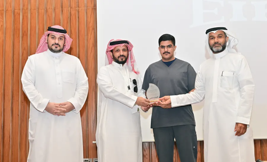 وكيل الجامعة للدراسات العليا والبحث العلمي يفتتح فعاليات يوم البحث العلمي والابتكار السنوي الثالث بكلية العلوم الطبية التطبيقية - جامعة المجمعة 