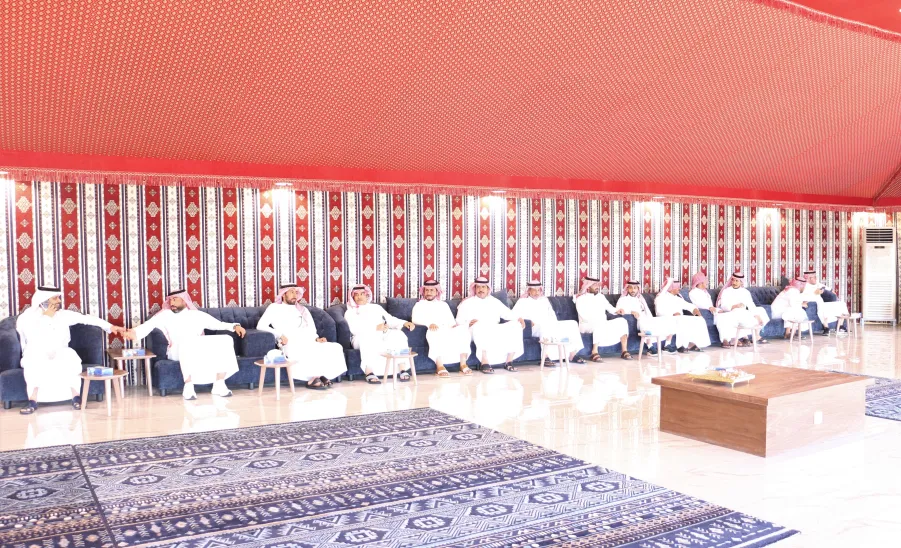 الإدارة تقيم لقاء معايدة لمنسوبيها  - معايدة