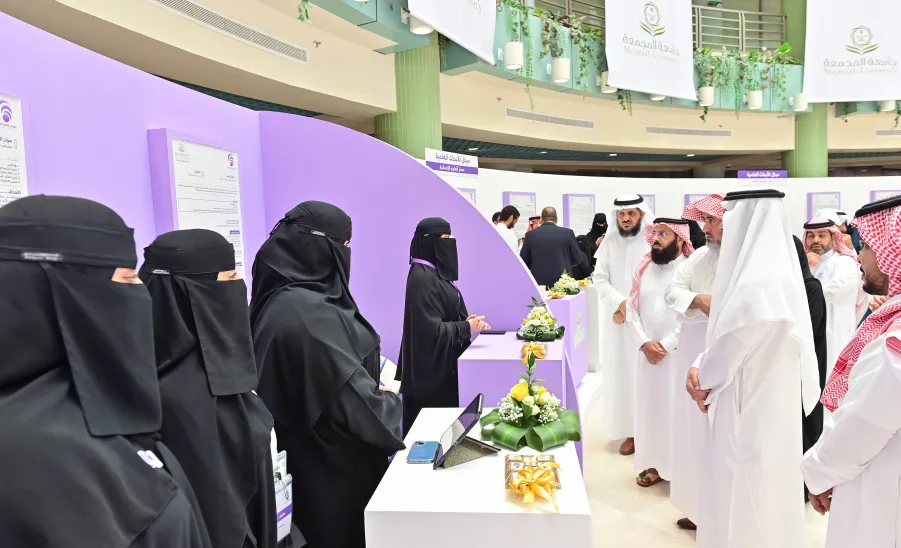الجامعة تقيم حفل ختام الأنشطة للعام 1445هـ وتكريم الطلبة الفائزين في الملتقى الطلابي السادس للموهبة والإبداع - جامعة المجمعة 