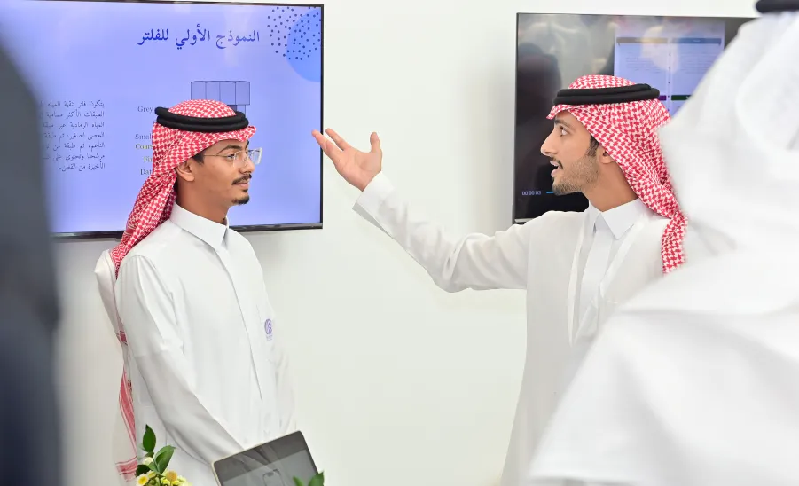 الجامعة تقيم حفل ختام الأنشطة للعام 1445هـ وتكريم الطلبة الفائزين في الملتقى الطلابي السادس للموهبة والإبداع - جامعة المجمعة 