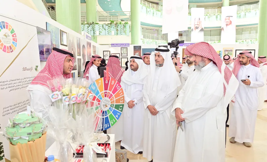الجامعة تقيم حفل ختام الأنشطة للعام 1445هـ وتكريم الطلبة الفائزين في الملتقى الطلابي السادس للموهبة والإبداع - جامعة المجمعة 