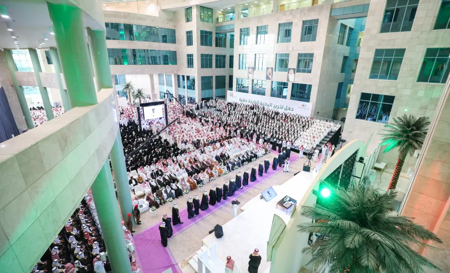 برعاية وتشريف سمو أمير منطقة الرياض: الجامعة تستعد لإقامة حفل تخريج الدفعة الخامسة عشرة من طلابها -  جامعة المجمعة