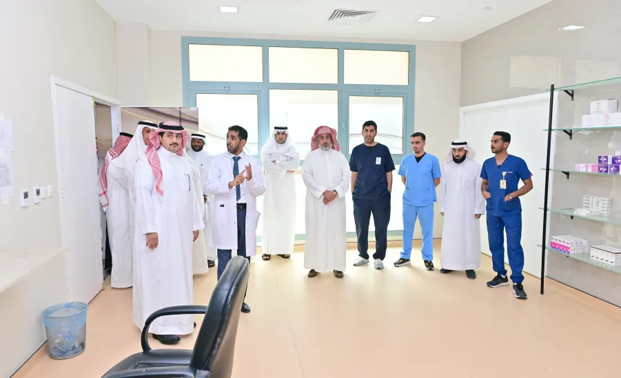 رئيس الجامعة يدشن المركز الطبي الجامعي  - جامعة المجمعة 