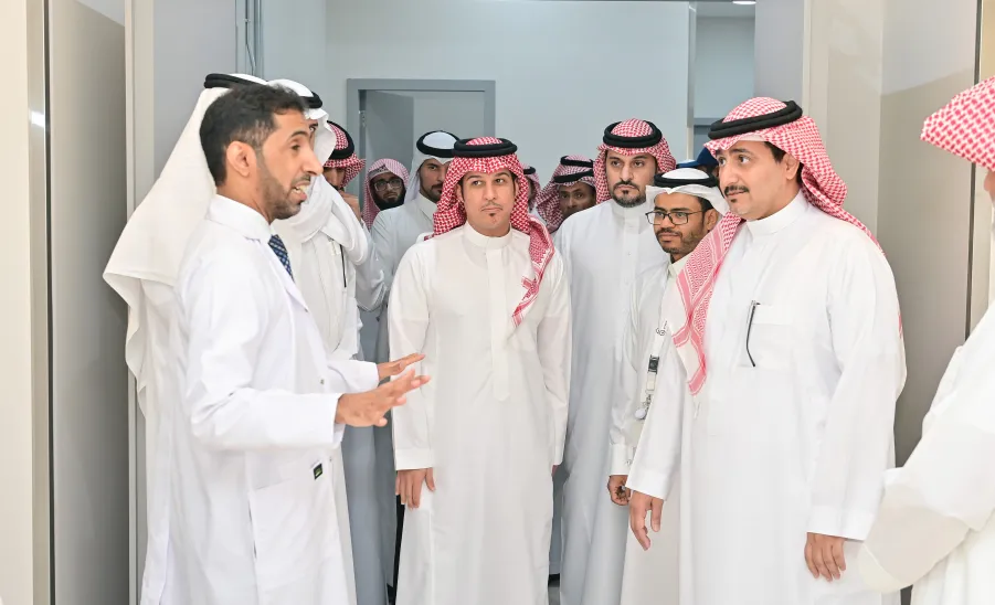 رئيس الجامعة يدشن المركز الطبي الجامعي  - جامعة المجمعة 