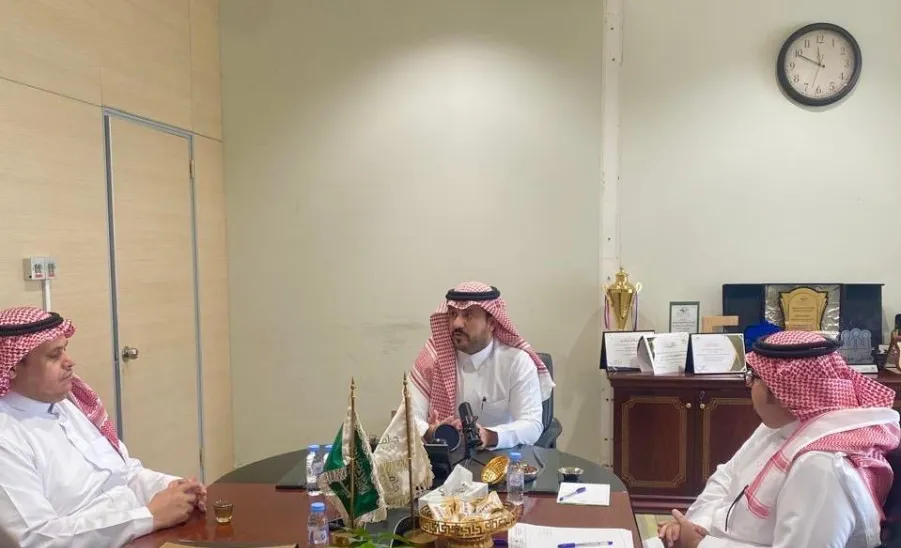 The CEO of Applied College holds a meeting with a representative from the Ministry of Tourism  -  fig2