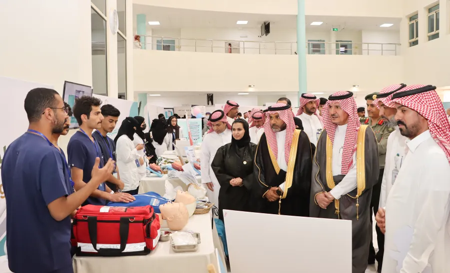 كلية التمريض تقيم فعالية بمناسبة اليوم العالمي للتمريض - جامعة المجمعة 