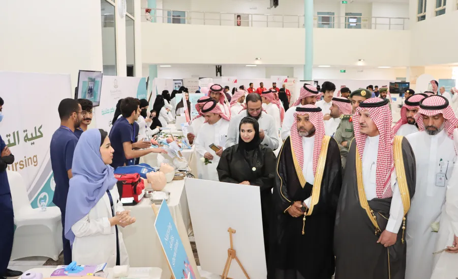 كلية التمريض تقيم فعالية بمناسبة اليوم العالمي للتمريض - جامعة المجمعة 