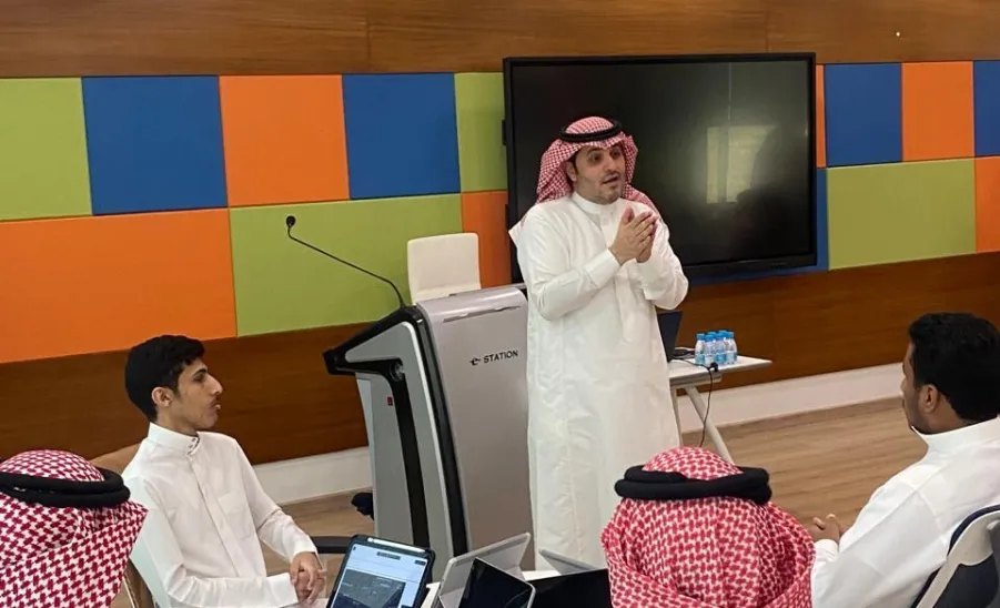 VP of Applied College participates in the launching activities of the "Innovation and Sustainability Hackathon" -  fig4