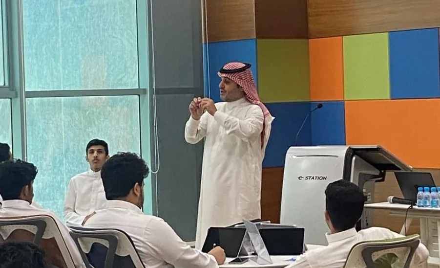 VP of Applied College participates in the launching activities of the "Innovation and Sustainability Hackathon" -  fig2