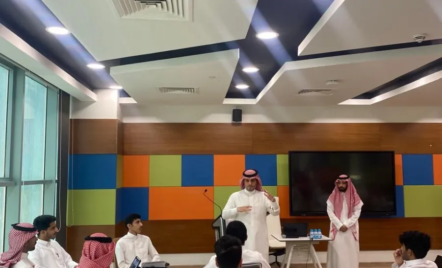 VP of Applied College participates in the launching activities of the "Innovation and Sustainability Hackathon" -  fig3