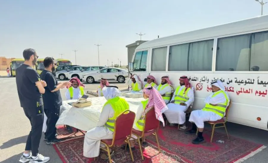 Bus drivers are educated about the risk of smoking  -  1