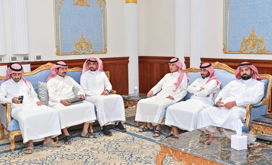 The Vice-Rector for Educational Affairs receives the report about the 6th Student Forum for Talent and Creativity  -  جامعة المجمعة