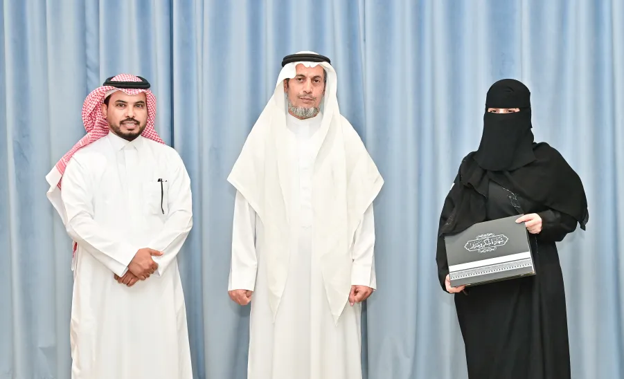 The Vice-Rector for Educational Affairs receives the report about the 6th Student Forum for Talent and Creativity  -  جامعة المجمعة