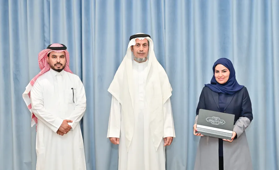 The Vice-Rector for Educational Affairs receives the report about the 6th Student Forum for Talent and Creativity  -  جامعة المجمعة