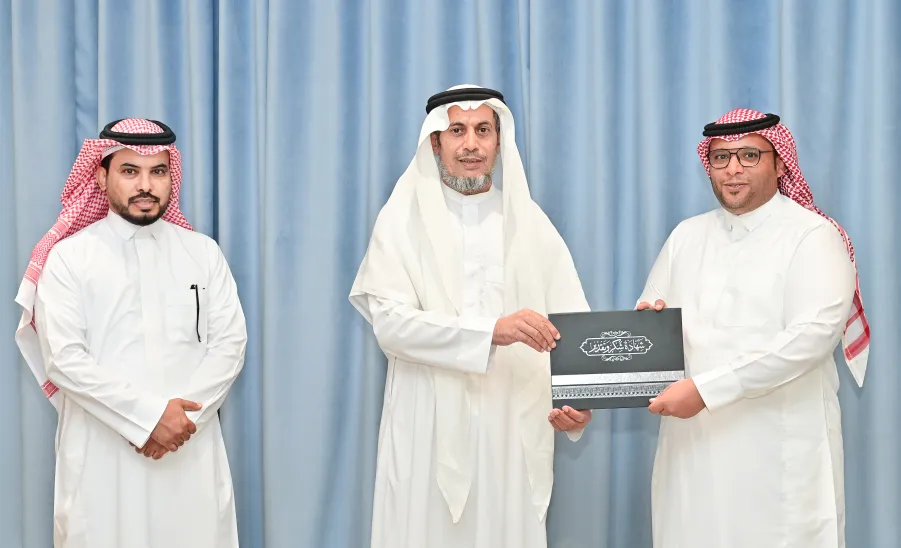 The Vice-Rector for Educational Affairs receives the report about the 6th Student Forum for Talent and Creativity  -  جامعة المجمعة