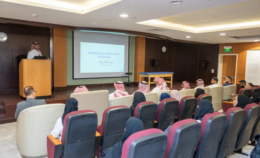 MU VICE-RECTOR ATTENDS THE CLOSING CEREMONY OF OSTEOPATHIC MEDICINE PROGRAM  -  وكيل الجامعة للتنمية والاستثمار يحضر ختام برنامج اساسيات علاج الطب التقويمي