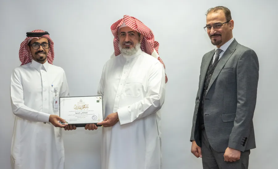 MU VICE-RECTOR ATTENDS THE CLOSING CEREMONY OF OSTEOPATHIC MEDICINE PROGRAM  -  وكيل الجامعة للتنمية والاستثمار يحضر ختام برنامج اساسيات علاج الطب التقويمي