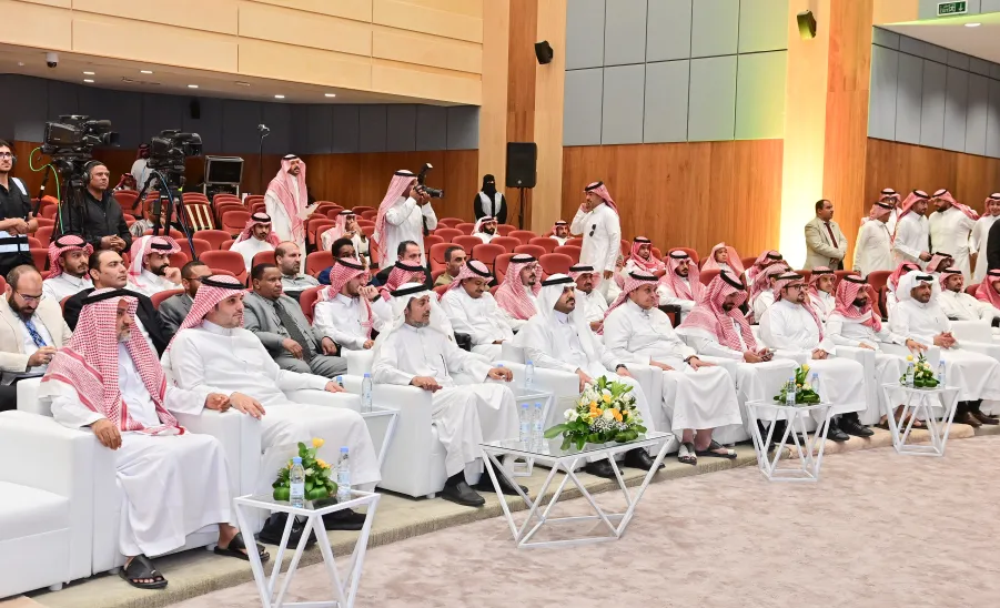 وكيل الجامعة للشؤون التعليمية يرعى حفل ختام الأنشطة وجائزة الرئيس التنفيذي للكلية التطبيقية - جامعة المجمعة