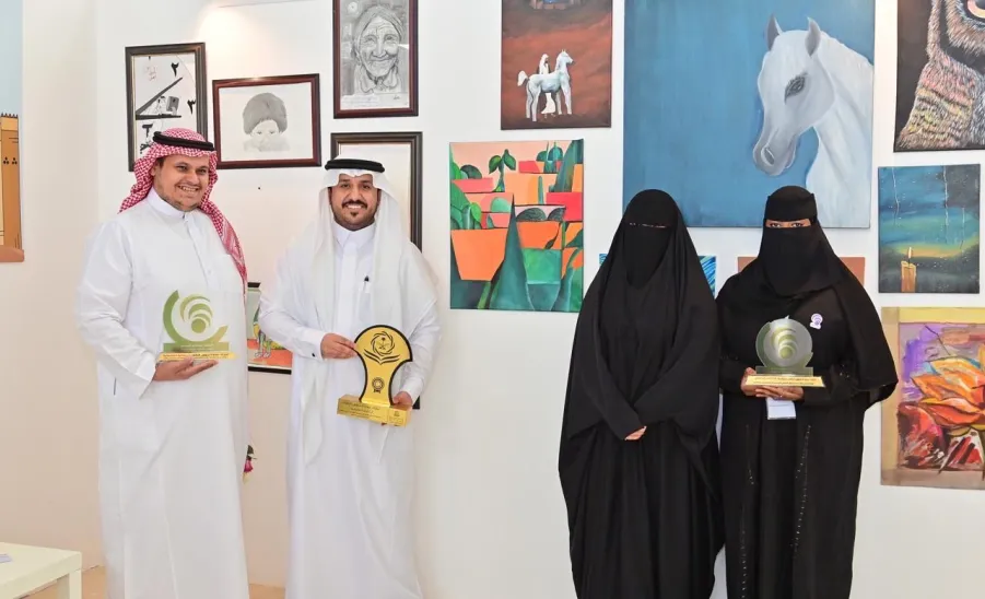 Two students of the Applied College awarded at the 6th Student Forum for Creativity  - درع 