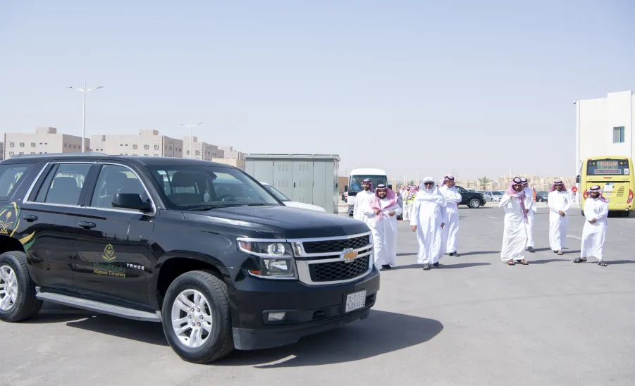 وكيل الجامعة للتنمية والاستثمار يدشن عدداً من مبادرات وفعاليات الإدارة العامة للخدمات - 1
