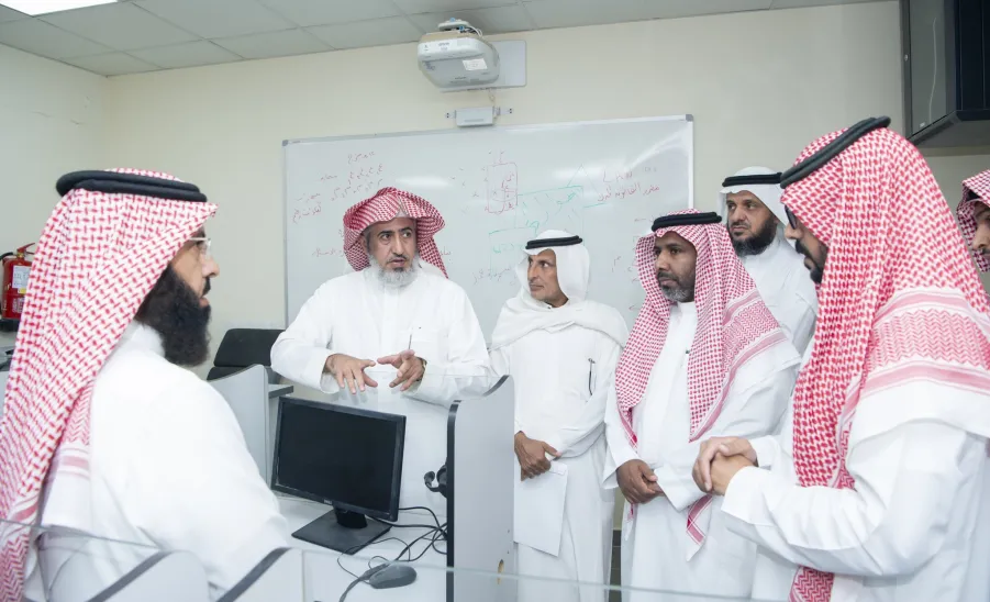 وكيل جامعة المجمعة للتنمية والاستثمار يتفقد مقر كلية الشريعة والقانون بمحافظة الغاط - وكيل جامعة المجمعة للتنمية والاستثمار يتفقد مقر كلية الشريعة والقانون بمحافظة الغاط