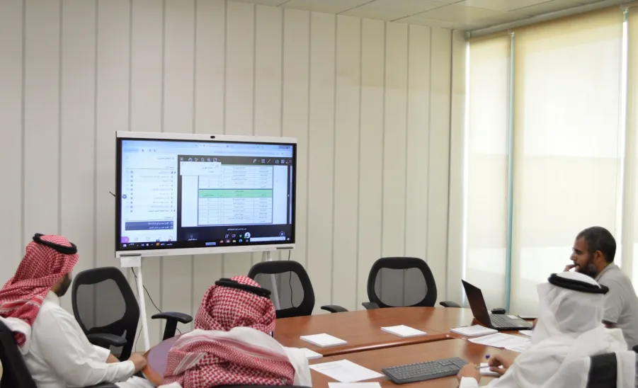 لجنة الخطط والمناهج الدراسية تناقش الخطط الدراسية للكليات الصحية -  اجتماع لجنة الخطط 13