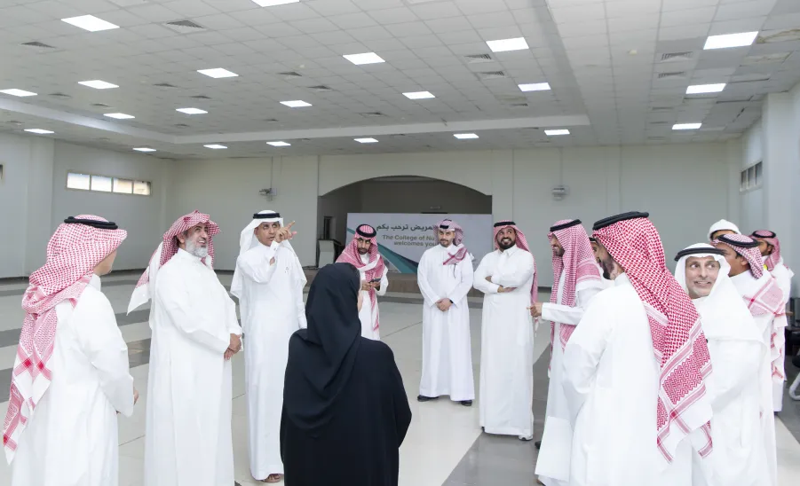  وكيل الجامعة للتنمية والاستثمار يتفقد مقر كلية التمريض بحوطة سدير - وكيل الجامعة للتنمية والاستثمار يتفقد مقر كلية التمريض بحوطة سدير