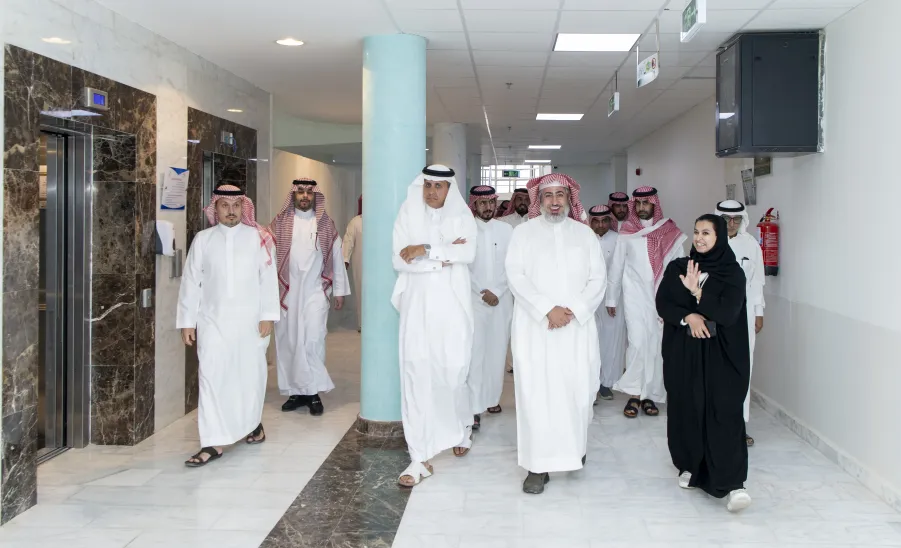  وكيل الجامعة للتنمية والاستثمار يتفقد مقر كلية التمريض بحوطة سدير - وكيل الجامعة للتنمية والاستثمار يتفقد مقر كلية التمريض بحوطة سدير