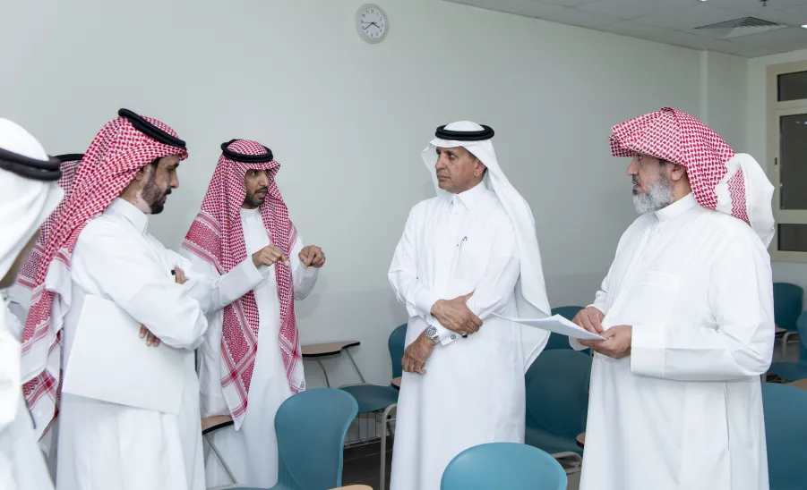  وكيل الجامعة للتنمية والاستثمار يتفقد مقر كلية التمريض بحوطة سدير - وكيل الجامعة للتنمية والاستثمار يتفقد مقر كلية التمريض بحوطة سدير
