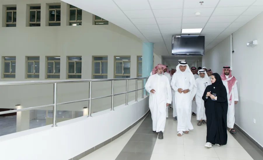  وكيل الجامعة للتنمية والاستثمار يتفقد مقر كلية التمريض بحوطة سدير - وكيل الجامعة للتنمية والاستثمار يتفقد مقر كلية التمريض بحوطة سدير