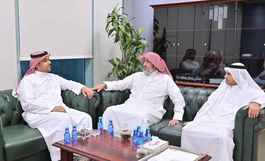 MU VICE-RECTOR VISITS THE GENERAL ADMINISTRATION OF HUMAN RESOURCES  -  جامعة المجمعة