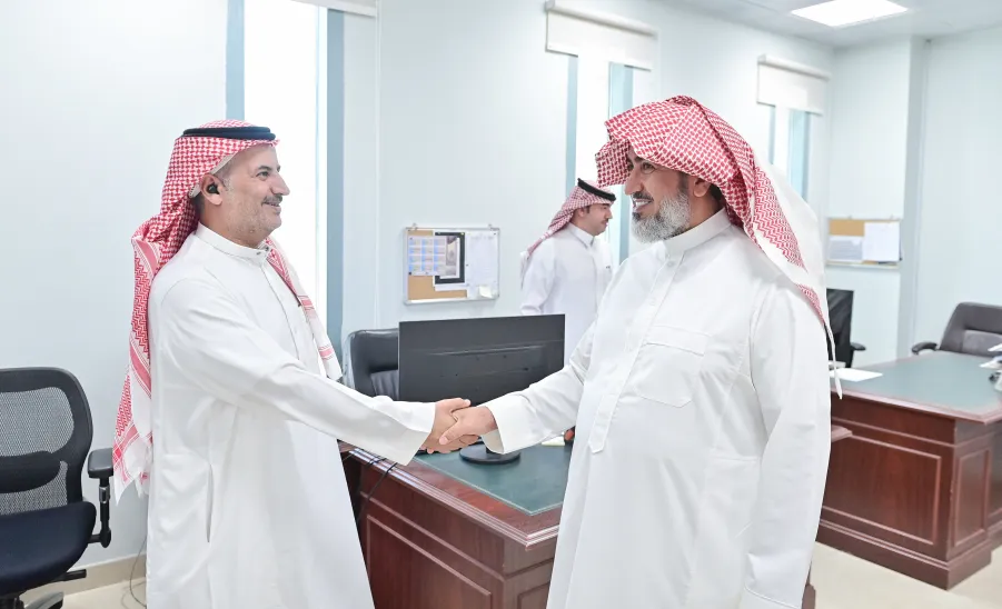 MU VICE-RECTOR VISITS THE GENERAL ADMINISTRATION OF HUMAN RESOURCES  -  جامعة المجمعة