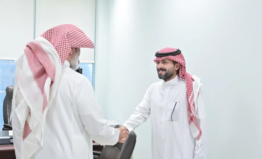 MU VICE-RECTOR VISITS THE GENERAL ADMINISTRATION OF HUMAN RESOURCES  -  جامعة المجمعة