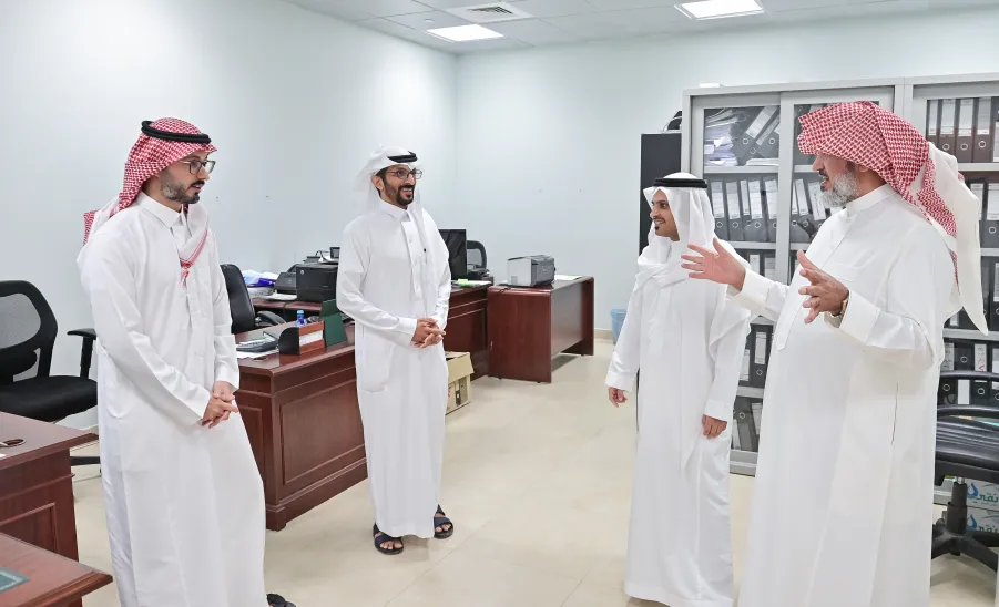 MU VICE-RECTOR VISITS THE GENERAL ADMINISTRATION OF HUMAN RESOURCES  -  جامعة المجمعة