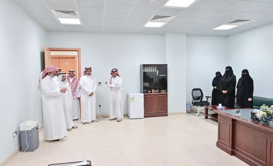 MU VICE-RECTOR VISITS THE GENERAL ADMINISTRATION OF HUMAN RESOURCES  -  جامعة المجمعة
